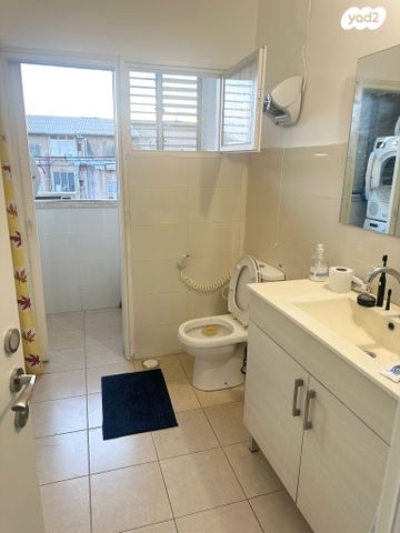 דירה, בנימין, ג' / מרכז מזרח העיר, רחובות