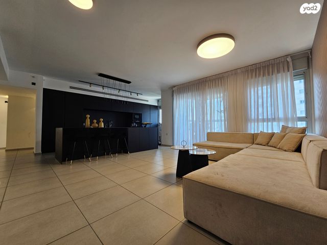 דירה, חיים חפר, הרקפות, ראשון לציון