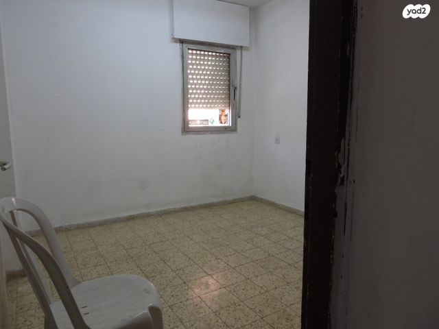 דו משפחתי, הצבעונים 11, גמלא, קצרין