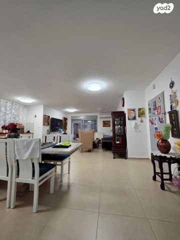 גג/ פנטהאוז, אופקים