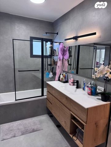 דירה, משה דיין, בן גוריון, חולון