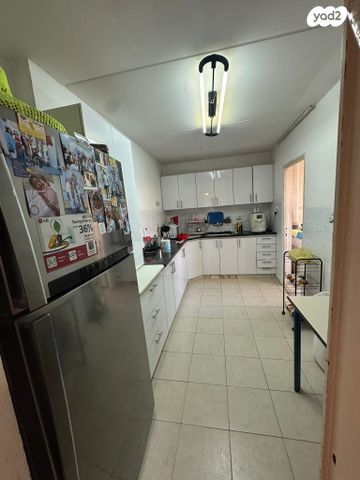 דירה, יהודה בורלא, צור שלום, קרית ביאליק