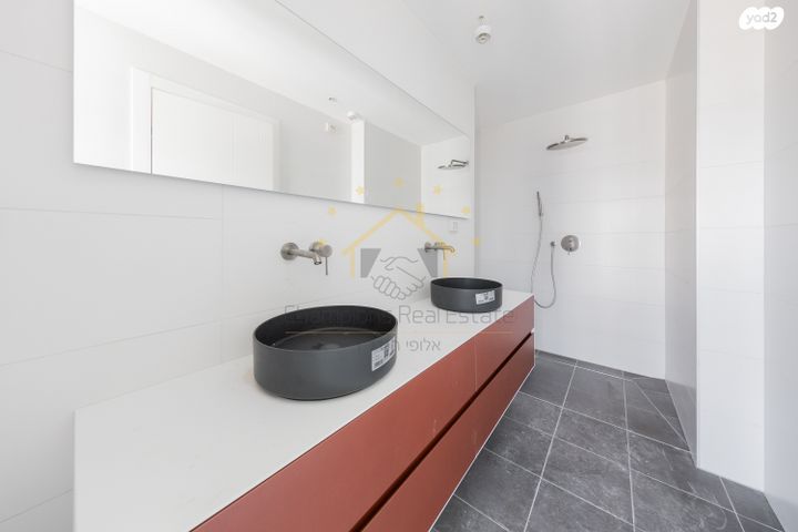 דירה, אמנון ליפקין שחק, נוף הטיילת, נתניה