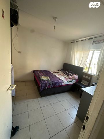 דירה, יהודה בורלא, צור שלום, קרית ביאליק