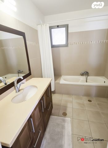 דירה, אברהם פררה, הולילנד, ירושלים