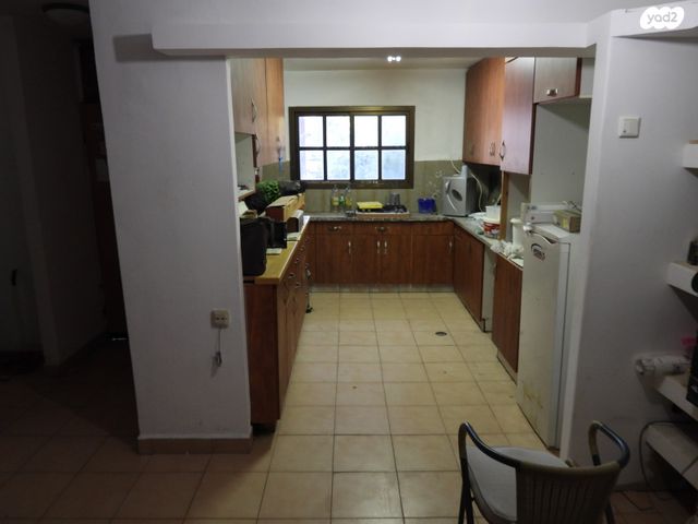 דו משפחתי, הצבעונים 11, גמלא, קצרין