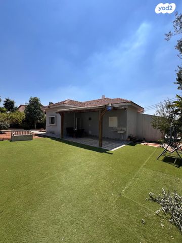 בית פרטי/ קוטג', החרוב 1, שקד