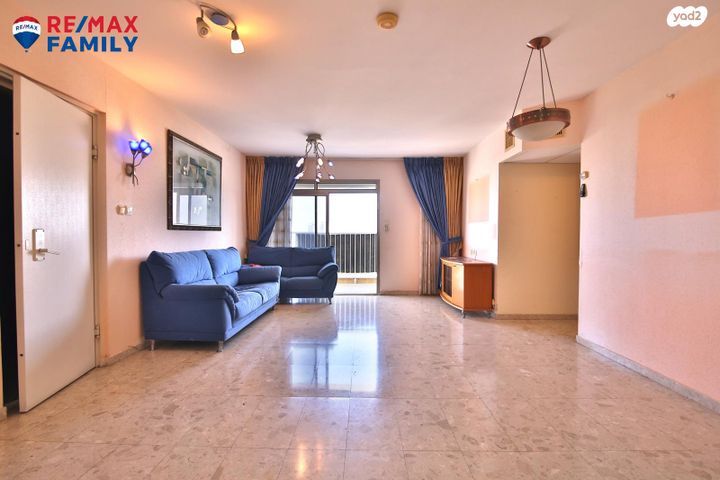 יגאל אלון 13