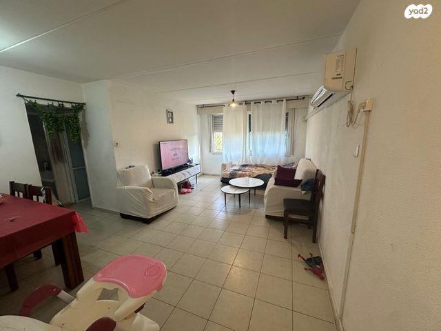 דירה, יהודה בורלא, צור שלום, קרית ביאליק