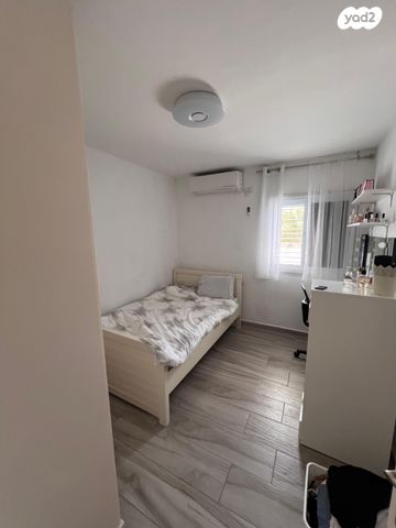 בית פרטי/ קוטג', החרוב 1, שקד