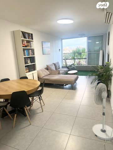 דירה, בנימין, ג' / מרכז מזרח העיר, רחובות