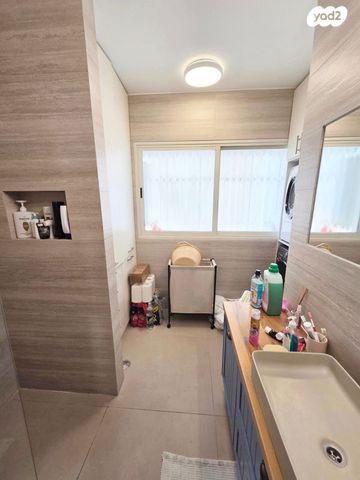 דירה, אלוף רחבעם זאבי, הדר המושבות החדשה / אם המושבות החדשה, פתח תקווה