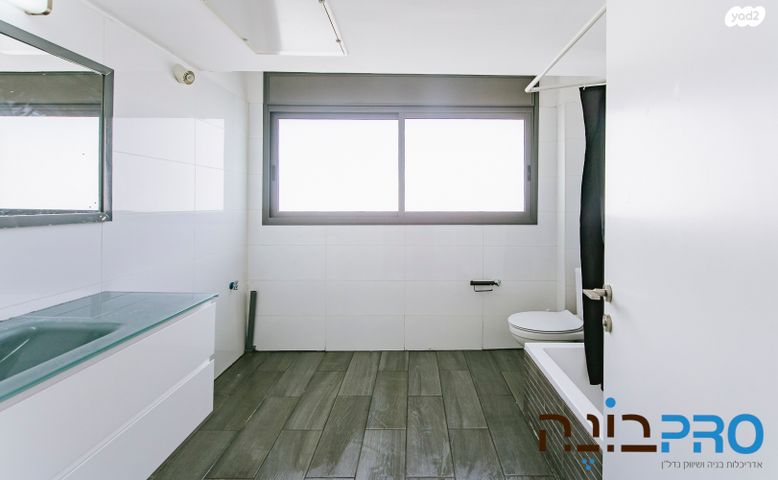 גג/ פנטהאוז, צבי הירשפלד, רמז, מערב ותיק, ראשון לציון