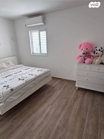 דירה, משה דיין, בן גוריון, חולון