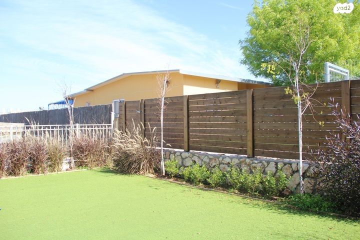 דו משפחתי, שקמה, לשם, עלי זהב