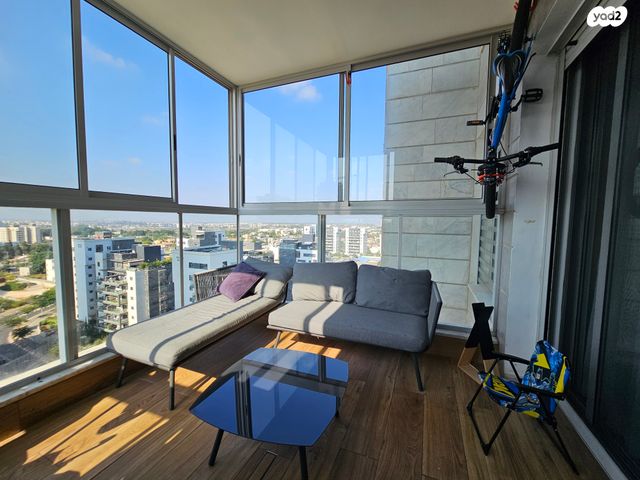 דירה, חיים חפר, הרקפות, ראשון לציון