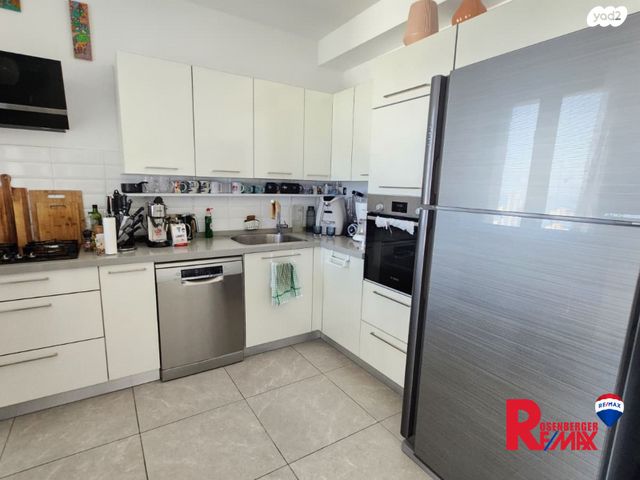 דירה, הרב ניסנבאום 37, אזור תעשיה, בת ים