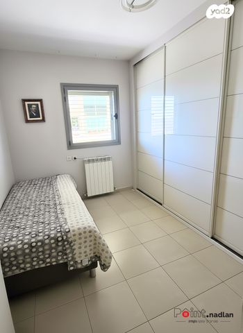 דירה, אברהם פררה, הולילנד, ירושלים