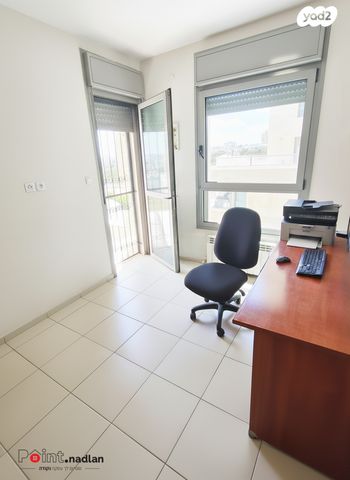 דירה, אברהם פררה, הולילנד, ירושלים