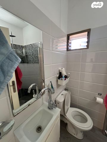 בית פרטי/ קוטג', החרוב 1, שקד