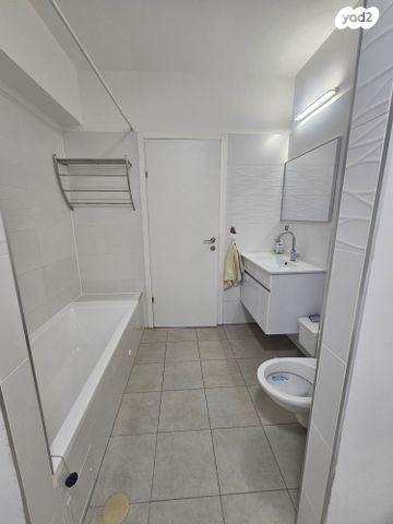 דירה, נרקיס, חריש