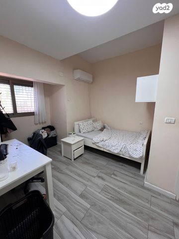 בית פרטי/ קוטג', החרוב 1, שקד