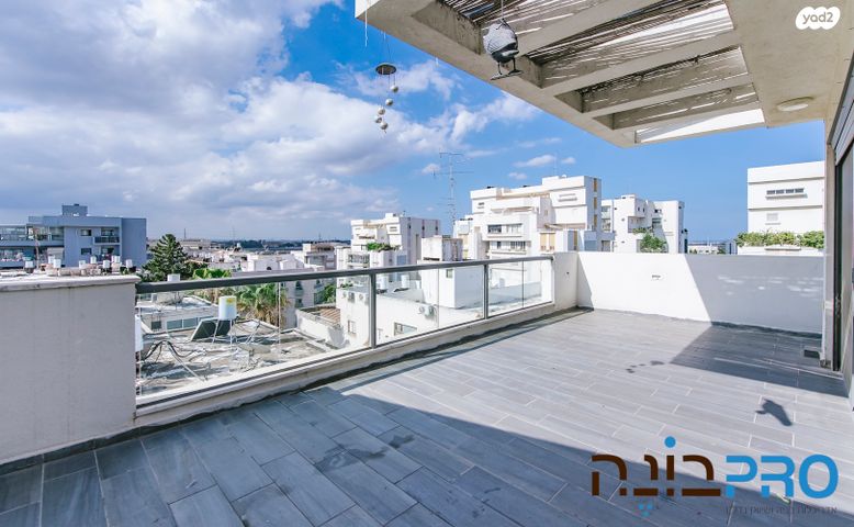 גג/ פנטהאוז, צבי הירשפלד, רמז, מערב ותיק, ראשון לציון