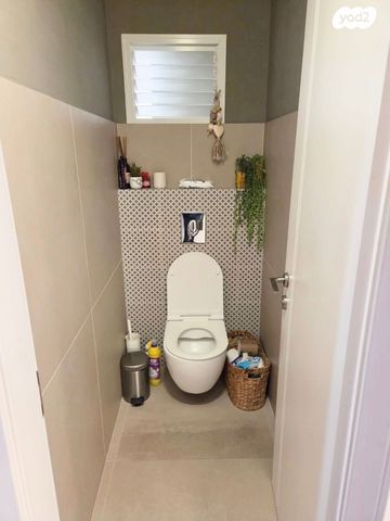 דירה, אלוף רחבעם זאבי, הדר המושבות החדשה / אם המושבות החדשה, פתח תקווה