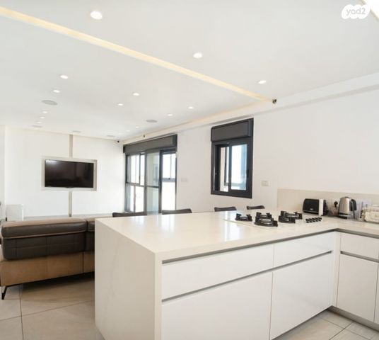 גג/ פנטהאוז, עגנון, דרום מערב ותיק, בת ים