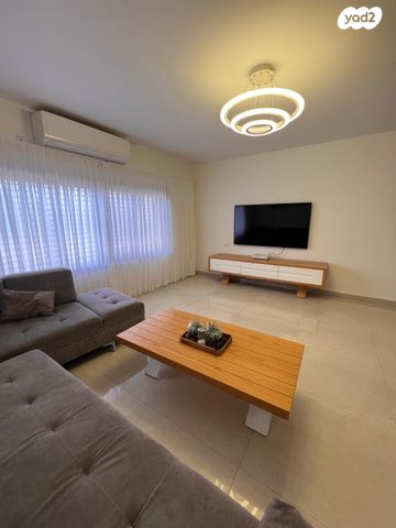 בית פרטי/ קוטג', החרוב 1, שקד