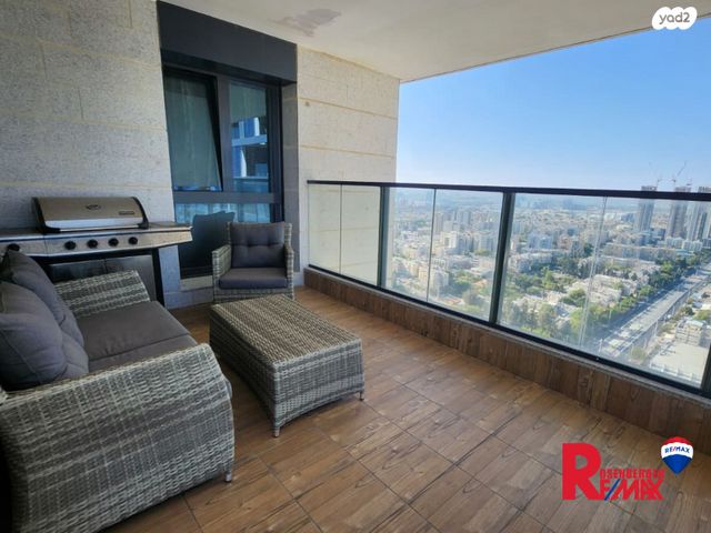 דירה, הרב ניסנבאום 37, אזור תעשיה, בת ים