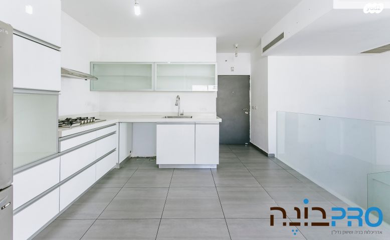 גג/ פנטהאוז, צבי הירשפלד, רמז, מערב ותיק, ראשון לציון