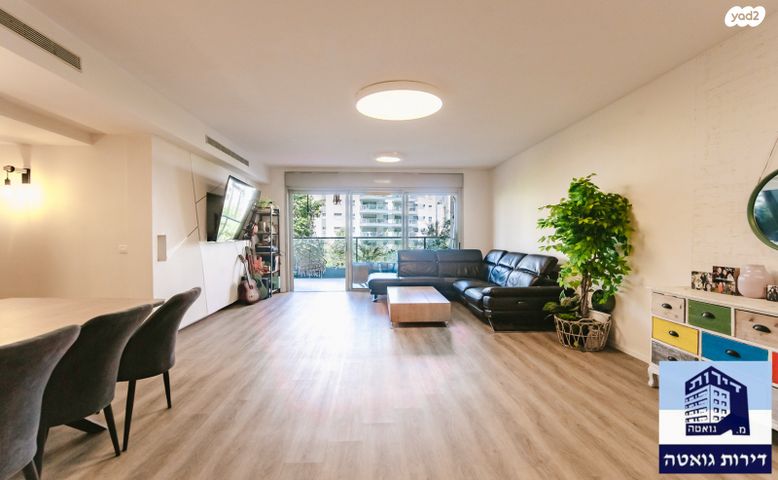 דירה, הרב ד"ר משה אויערבך, כפר גנים ג, פתח תקווה