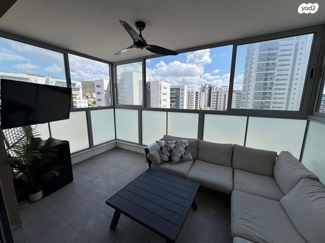 דירה, השחף, החותרים, טירת כרמל