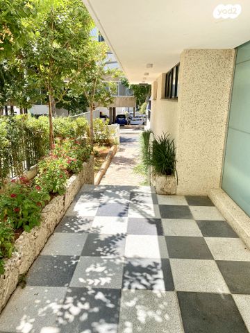 דירת גן, הנדיב, מרכז, הרצליה