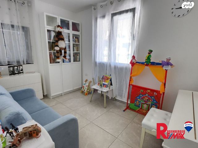 דירה, הרב ניסנבאום 37, אזור תעשיה, בת ים