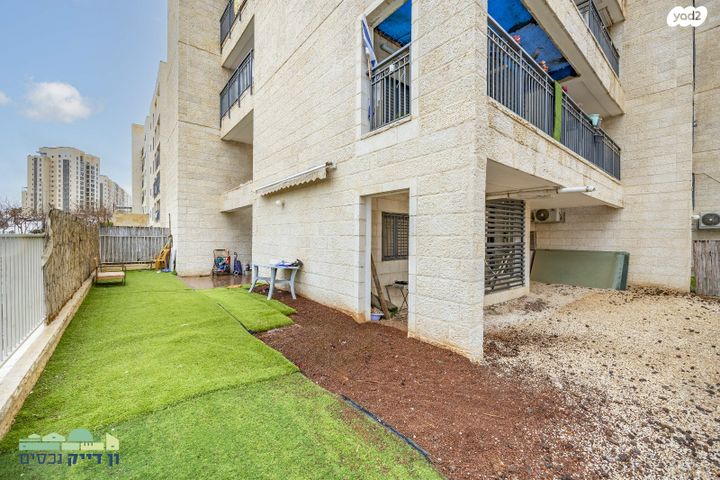 דירת גן, אהרון כהן, חומת שמואל, הר חומה, ירושלים