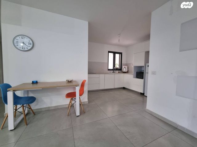 דירת גן, נרקיס 14, הפרחים, חריש