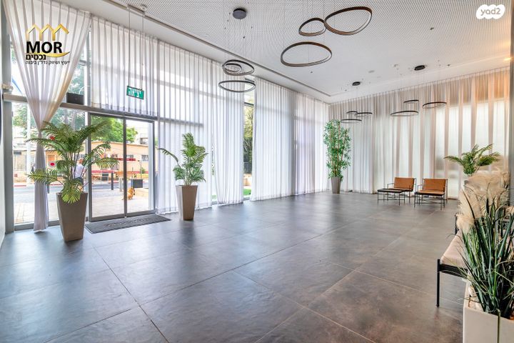 דירה, חרמון, נאות שז"ר, יבנה