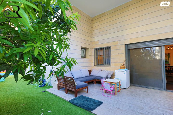 דירת גן, חנה רובינא, יפה נוף, כפר יונה