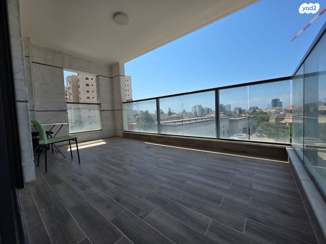 דירה, רמב"ם, רמב"ם, טירת כרמל