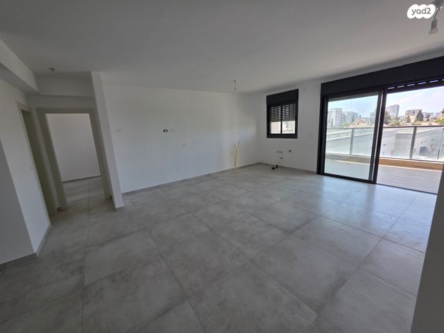 דירה, רמב"ם, רמב"ם, טירת כרמל