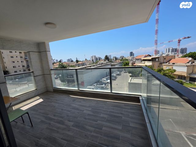 דירה, רמב"ם, רמב"ם, טירת כרמל