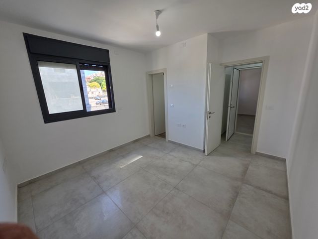 דירה, רמב"ם, רמב"ם, טירת כרמל