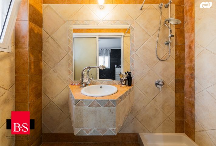 דירת גן, דוד רזניק 6, גלי הים, נתניה