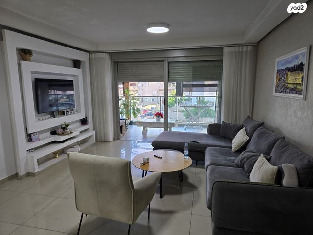 דירה, רמב"ם, ראש העין