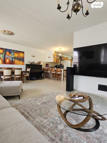 דו משפחתי, הר כתרון, הר כתרון, צור הדסה