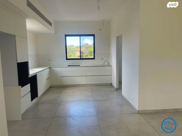 דו משפחתי, שאר העיר, זכרון יעקב