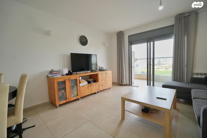 דירה, פרופ' יום טוב עסיס, פסגת זאב, ירושלים