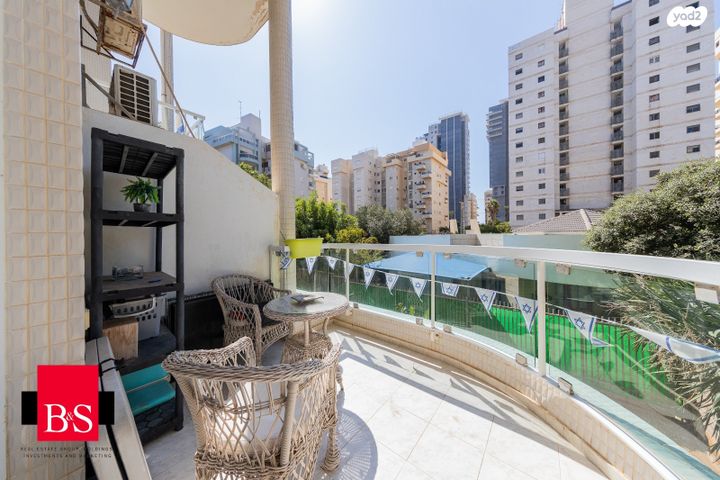 דירת גן, דוד רזניק 6, גלי הים, נתניה